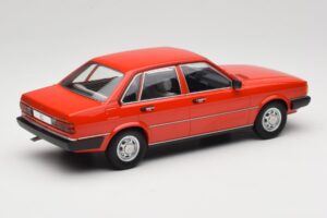 Audi 80 B2 GLS Rouge MCG 1:18 MCG18526 Métal — image 2 sur 6