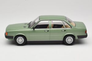 Audi 80 B2 Vert MCG 1:18 MCG18525 Métal — image 3 sur 6