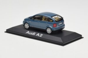 Audi A2 Blue Metallic Minichamps 1:43 20022200748005 Métal — image 3 sur 4