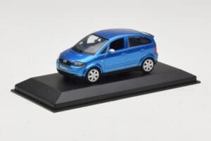 Audi A2 Light Blue Metallic Minichamps 1:43 AUDI007 Métal — image 2 sur 4