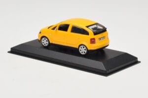 Audi A2 8Z Jaune Minichamps 1:43 AUDI005 Métal — image 3 sur 4