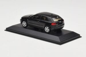 Audi A3 8P Black Metallic Minichamps 1:43 12000 Métal — image 3 sur 4
