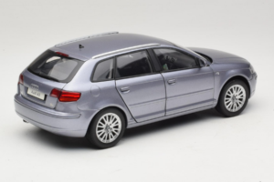 Audi A3 8P Sportback Light Blue Metallic Kyosho 1:18 5010403025 Métal — image 3 sur 8