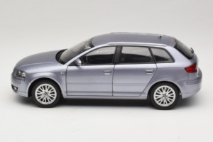 Audi A3 8P Sportback Light Blue Metallic Kyosho 1:18 5010403025 Métal — image 4 sur 8