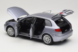 Audi A3 8P Sportback Light Blue Metallic Kyosho 1:18 5010403025 Métal — image 5 sur 8