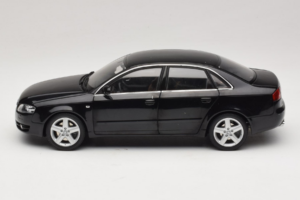 Audi A4 B6 3.2 Quattro Noir Minichamps 1:18 5010404125 Métal — image 4 sur 8