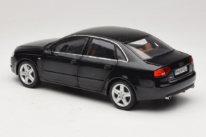 Audi A4 B6 3.2 Quattro Noir Minichamps 1:18 5010404125 Métal — image 7 sur 8
