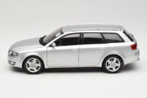 Audi A4 B7 3.2 Quattro Avant Argent Minichamps 1:18 5010404215 Métal — image 4 sur 8