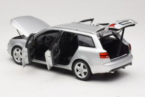 Audi A4 B7 3.2 Quattro Avant Argent Minichamps 1:18 5010404215 Métal — image 5 sur 8