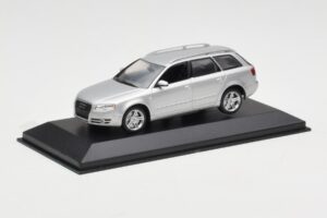Audi A4 B7 Avant Argent Minichamps 1:43 AUDI009 Métal — image 2 sur 4
