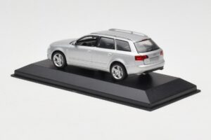 Audi A4 B7 Avant Argent Minichamps 1:43 AUDI009 Métal — image 3 sur 4