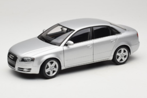 Audi A4 B7 Argent Minichamps 1:18 100014402 Métal