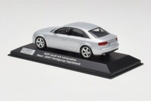 Audi A4 B8 3.2 Quattro Ice Argent Minichamps 1:43 5010704113 Métal — image 3 sur 4