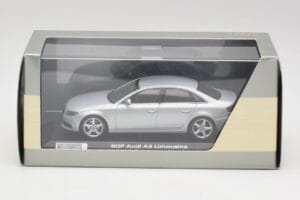 Audi A4 B8 3.2 Quattro Ice Argent Minichamps 1:43 5010704113 Métal — image 4 sur 4