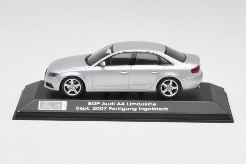 Audi A4 B8 3.2 Quattro Ice Argent Minichamps 1:43 5010704113 Métal
