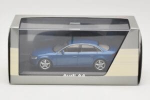 Audi A4 B8 3.2 Quattro Aruba Blue Minichamps 1:43 5010704123 Métal — image 4 sur 4