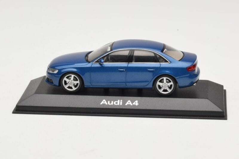 Audi A4 B8 3.2 Quattro Aruba Blue Minichamps 1:43 5010704123 Métal