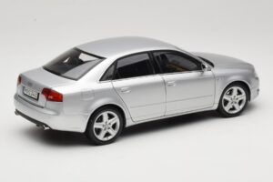 Audi A4 B8 3.2 Quattro Argent Minichamps 1:18 5010404115 Métal — image 3 sur 8