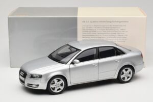 Audi A4 B8 3.2 Quattro Argent Minichamps 1:18 5010404115 Métal — image 8 sur 8