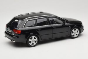 Audi A4 B8 Avant 3.2 Quattro Noir Minichamps 1:18 5010404225 Métal — image 3 sur 8