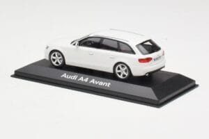 Audi A4 B8 Avant Ibis White Minichamps 1:43 5010804213 Métal — image 3 sur 4