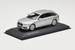 Audi A4 B8 Avant Ice Silver Minichamps 1:43 5011204213 Métal — image 2 sur 4