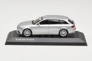 Audi A4 B8 Avant Ice Silver Minichamps 1:43 5011204213 Métal