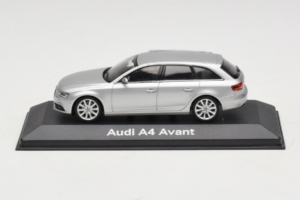 Audi A4 B8 Avant Ice Silver Minichamps 1:43 5011204213-R1 Métal