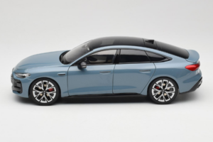 Audi A5L Sportback Bleu Grisâtre OEM 1:18 ZAM60004B Métal — image 4 sur 8