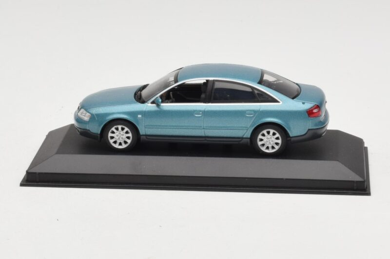 Audi A6 C5 Bleu Clair Minichamps 1:43 AUDI004 Métal