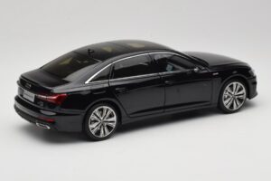 Audi A6L C8 Noir Paudi Model 1:18 42499 Métal — image 3 sur 8