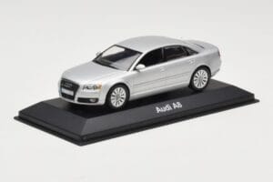 Audi A8 D3 Argent Clair Minichamps 1:43 5010508113 Métal — image 2 sur 4