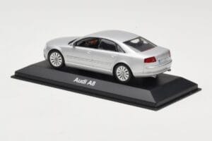 Audi A8 D3 Argent Clair Minichamps 1:43 5010508113 Métal — image 3 sur 4