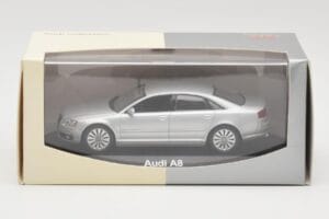 Audi A8 D3 Argent Clair Minichamps 1:43 5010508113 Métal — image 4 sur 4