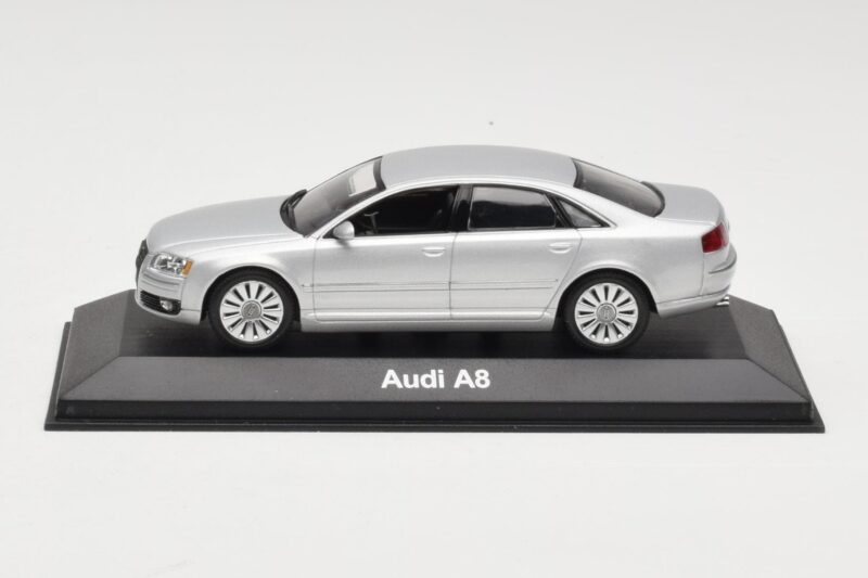 Audi A8 D3 Argent Clair Minichamps 1:43 5010508113 Métal