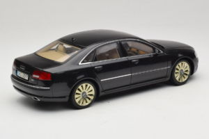 Audi A8 D3 W12 Noir Kyosho 1:18 5010508135 Métal — image 3 sur 8