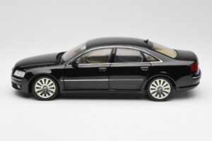 Audi A8 D3 W12 Noir Kyosho 1:18 09212BK Métal — image 4 sur 8
