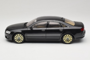 Audi A8 D3 W12 Noir Kyosho 1:18 5010508135 Métal — image 4 sur 8