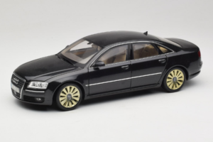 Audi A8 D3 W12 Noir Kyosho 1:18 5010508135 Métal