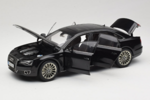 Audi A8L D3 W12 Phantom Black Kyosho 1:18 5011008125 Métal — image 2 sur 8
