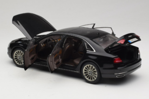 Audi A8L D3 W12 Phantom Black Kyosho 1:18 5011008125 Métal — image 5 sur 8
