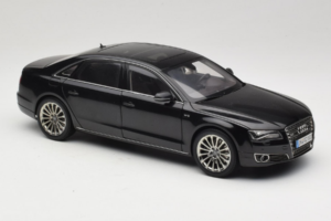 Audi A8L D3 W12 Phantom Black Kyosho 1:18 5011008125 Métal — image 6 sur 8