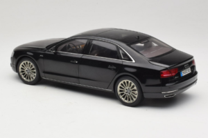 Audi A8L D3 W12 Phantom Black Kyosho 1:18 5011008125 Métal — image 7 sur 8
