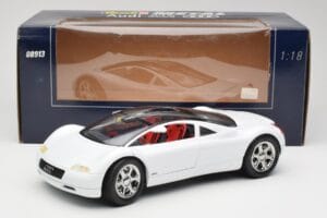 Audi Avus Quattro Alpine White Revell 1:18 08913 Métal — image 8 sur 8