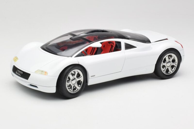 Audi Avus Quattro Alpine White Revell 1:18 08913 Métal