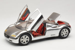 Audi Avus Quattro Chrome Silver Revell 1:18 08913-C1 Métal — image 2 sur 8