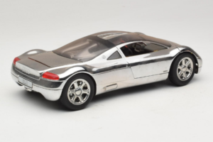 Audi Avus Quattro Chrome Silver Revell 1:18 08913-C1 Métal — image 3 sur 8