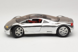 Audi Avus Quattro Chrome Silver Revell 1:18 08913-C1 Métal — image 4 sur 8