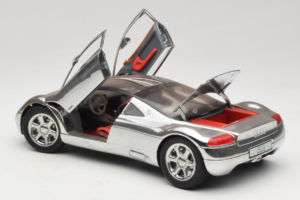 Audi Avus Quattro Chrome Silver Revell 1:18 08913-C1 Métal — image 5 sur 8