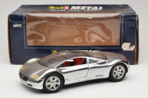 Audi Avus Quattro Chrome Silver Revell 1:18 08913-C1 Métal — image 8 sur 8